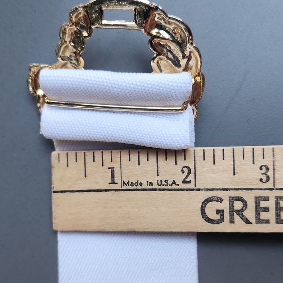 Vintage Motions East White Stretchy Belt With Gold Wooven Hardware - Picture 5 of 5